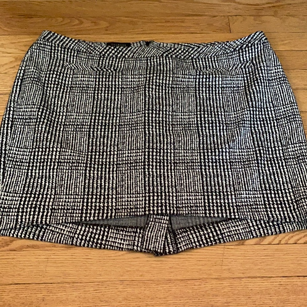 Talbots Black and White houndstooth skirt